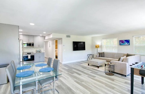 Palm Beach Shores Condo | Near Beach Island | Fire Pit | Hot Tub | WiFi