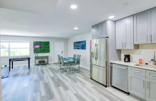 Palm Beach Shores Condo | Near Beach Island | Fire Pit | Hot Tub | WiFi