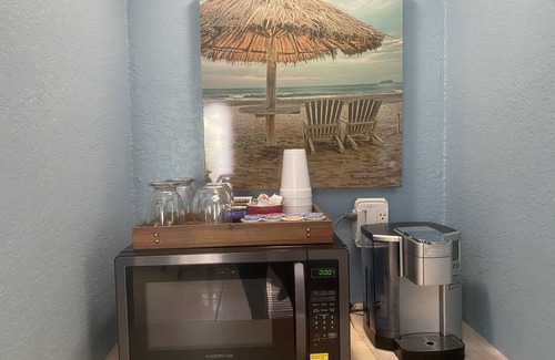 Seminole Apartment | Near Beaches, Pool, Paradise Awaits, Adult Only “The Blue Room”