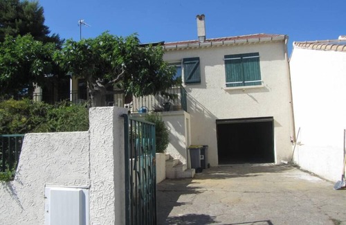 Puimisson House | Near BEZIERS gîte for 6 people, terrace & garden, quality amenities.