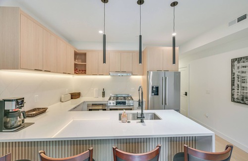 Arefth Condo | Near Biotechs & MIT: Cozy Condo w/Fireplace