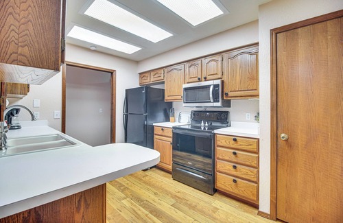 Grove House | Near Boat Launch: 'Hillcrest Hideaway' Grove Home