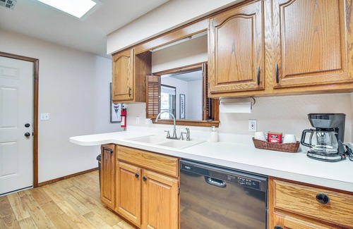 Grove House | Near Boat Launch: 'Hillcrest Hideaway' Grove Home