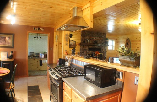 Omaha House | Near Branson MO, Private and secluded Cabin style 3BR house. WiFi & Smart TV.