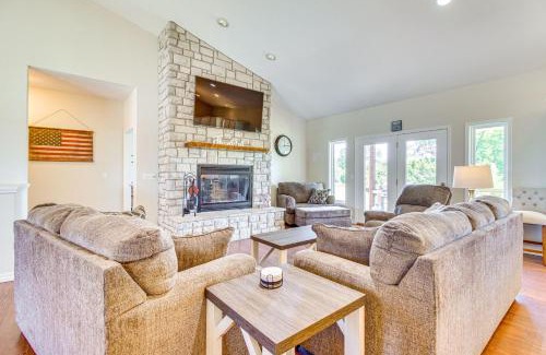 Mountain Home House | Near Bull Shoals Lake Spacious Golfers Getaway!