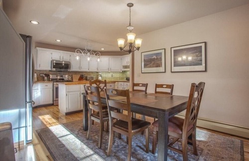 Warrior's Mark West House | Near Bus Stop, 4 bd, Pet Friendly, Hot Tub