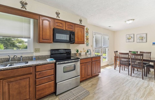 Piney Green House | Near Camp Lejeune: Jacksonville Getaway