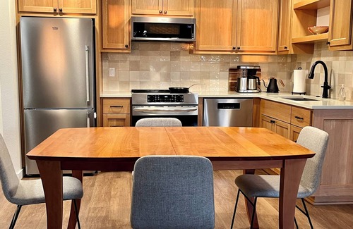 Amazon House | Near campus: entire home/apartment w/private entrance, patio, and beautiful view