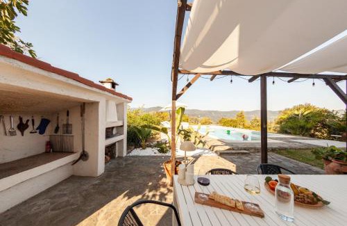 Follo Villa | Near Cinque Terre - Mountain Farmhouse with Pool