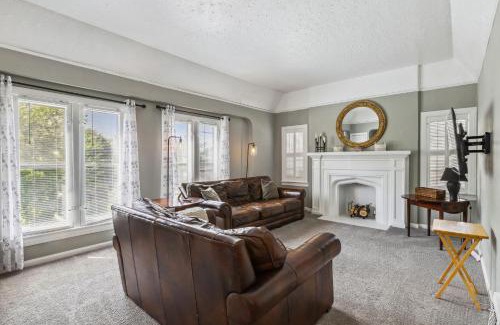Shaker Heights Apartment | Near CLE Clinic UH & Case Western
