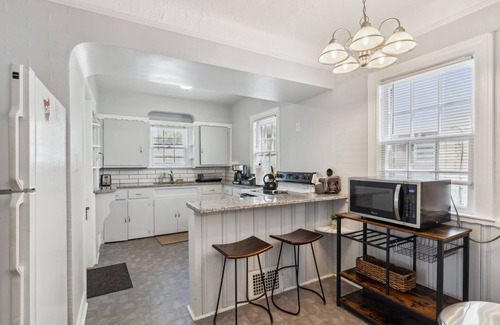 Cleveland Apartment | Near CLE Clinic - Long term stays accepted