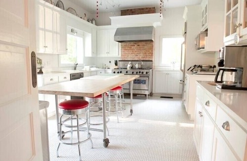 Columbus Bed & Breakfast | Near Columbus AFB and MSU - Sleeps 8 with locally sourced + fresh breakfast