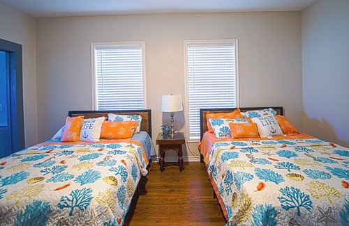 Garland House | Near Dallas & Richardson - King bed with free wifi/parking/hulu