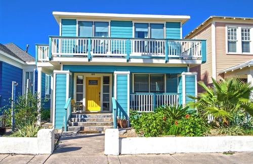 Garland House | Near Dallas & Richardson - King bed with free wifi/parking/hulu