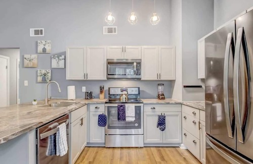 Savannah House | Near Dining & Downtown- Moon River District Digs