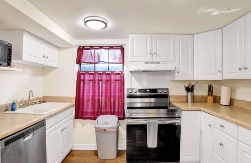Mobile House | Near Downtown and Cornerstone - Southern Sunshine