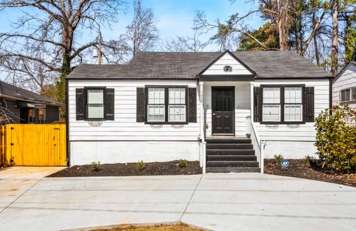 East Atlanta House | Near Downtown Atlanta 3-bedroom modern house near Golf Course. Sleeps 6.