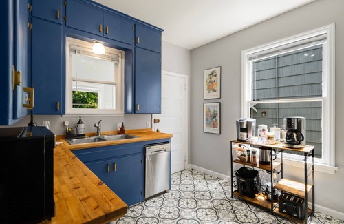 North End Apartment | Near Downtown & Best Restaurants. Central AC. Pet Friendly