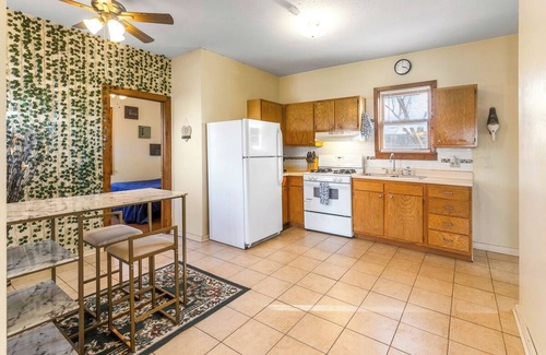 Bloomington Apartment | Near Downtown Bloomington Full Apartment