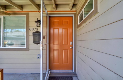 Sacramento Cottage | Near Downtown – Catch a Game, Soak in the Hot Tub & Explore