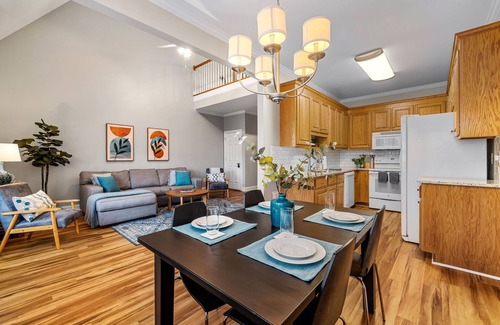 Cary House | Near downtown Cary & RDU. Easy access to Raleigh, Durham and local venues.