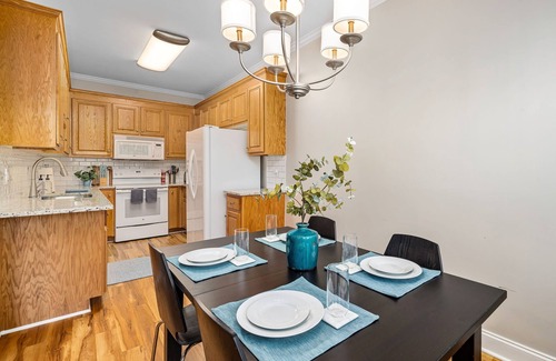 Cary House | Near downtown Cary & RDU. Easy access to Raleigh, Durham and local venues.