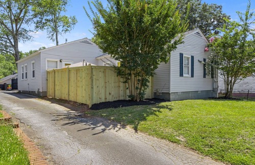 Greenville - Spartanburg House | Near Downtown Greenville - 1 Bed Minutes to Everything! Pet Friendly