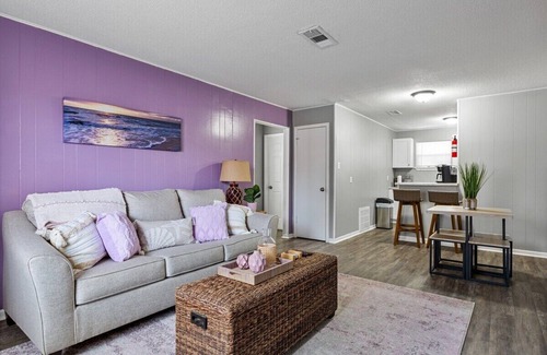 MacGregor Apartment | Near Downtown | MD Center | 3TVs | Pet| King Bed