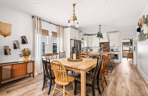 Maxwell House | Near Downtown Nashville | Walk to Food, Bars | Single Level Home | King Beds