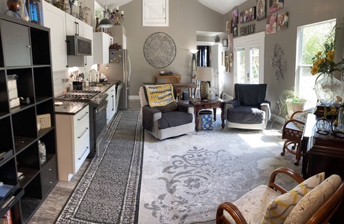 Jefferson Apartment | Near Downtown - Private 1 Bedroom Full Living and Kitchen Space