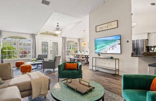 River District House | Near downtown! Saltwater Pool! HOT TUB! Games!