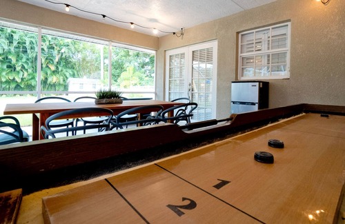 River District House | Near downtown! Saltwater Pool! HOT TUB! Games!