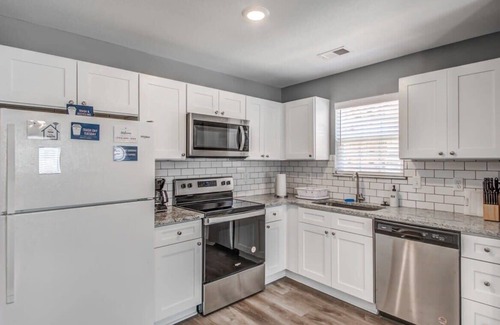 Ellendale House | Near Downtown, Shelby Farms Park - Crievewood Cove