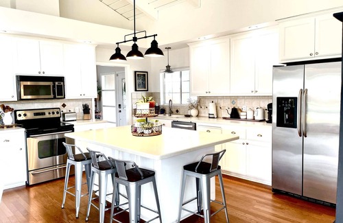 Roseville House | Near Downtown, @The Grounds, Pet & Families