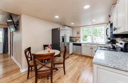 Waxhaw House | Near Downtown Waxhaw Mellow Yellow Suite A