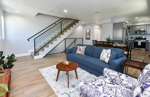 Downtown Los Angeles House | 🌇*NEAR DTLA*🌇 - Luxurious Family Vacation Townhome
