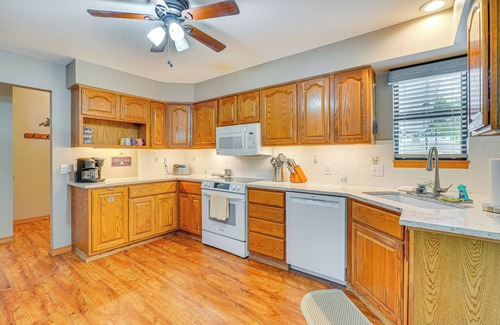 Eureka Springs House | Near Dtwn Eureka Springs: Holiday Island Home!