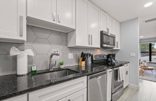 Lawsona - Fern Creek House | Near Dwtn + Sleeps 6 + Patio