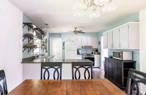 Elizabethtown House | Near Elizabethtown sports park, Distilleries, and so much more!