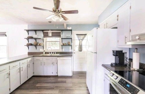 Elizabethtown House | Near Elizabethtown sports park, Distilleries, and so much more!