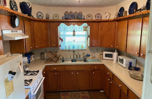Columbus Other | Near Fayetteville, Round Top, Columbus: Peaceful Country Setting