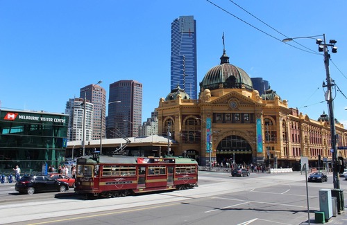 Melbourne Central Business District Apartment | Near Federation Sq, Flinders St Station, restaurants, shopping & graffiti alleys
