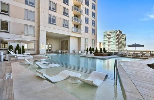 Garden Hills Apartment | near Georgia Tech | 2BR in Walkable Buckhead Location