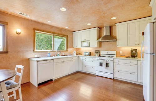 Pinole House | Near Golf, Trails & Parks: Lush Pinole Retreat