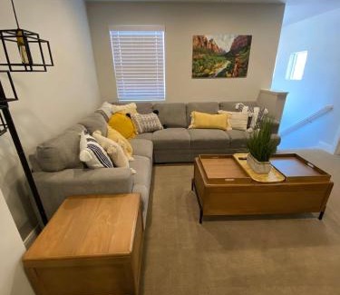 Washington House | Near Highland Park Golf Course Trails