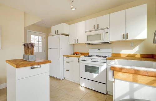 Cerrillos Apartment | Near Hiking: Dog-Friendly Studio in Los Cerrillos