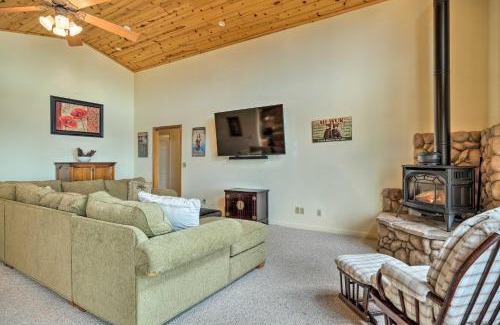 Mi-Wuk Village House | Near Hiking Home with Deck in Twain Harte!