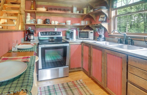 Vale Apartment | Near Hiking: Studio w/Fire Pit in Lawndale!