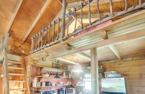 Vale Apartment | Near Hiking: Studio w/Fire Pit in Lawndale!