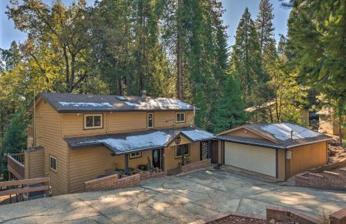 Glencoe House | Near Hiking Trails Cabin with Deck in Pioneer!